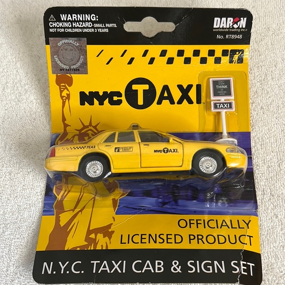 NIB NYC Taxi Cab & Sign Set from 2008 - Picture 1 of 5